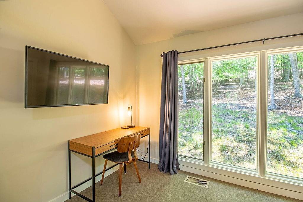 Resort home, Private Foosball Table, Jacuzzi tubs, & Dog-Friendly! in Massanutten, Blue Ridge Mountains