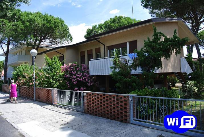 Villa für 6 Personen, mit Balkon und Garten in Bibione