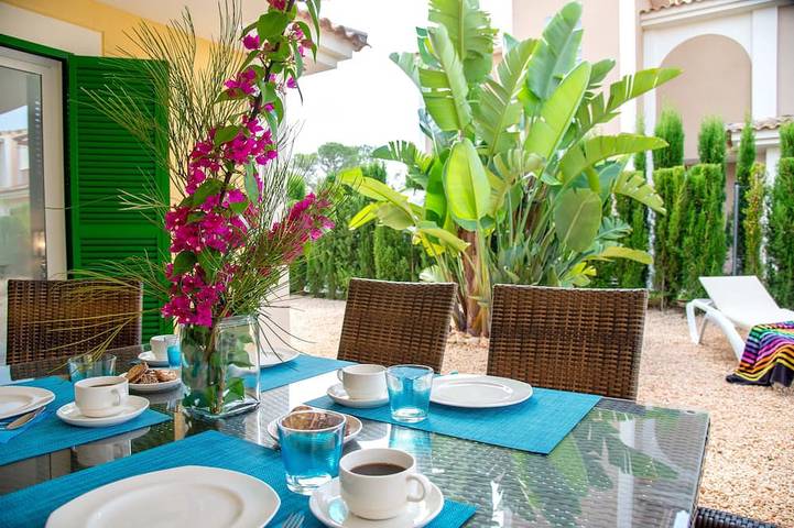 Villa für 4 Personen, mit Pool und Balkon sowie Garten - 1