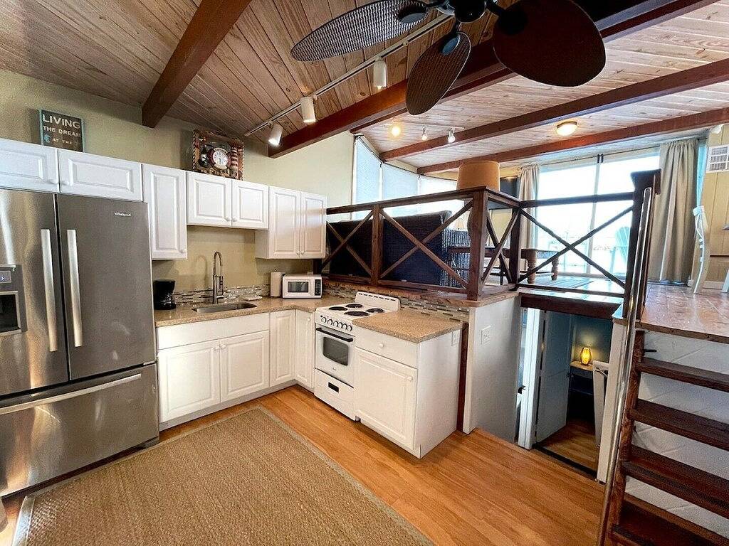 Aqua Lodge Houseboat \"Captain's Quarters\" in Tavernier, Monroe County