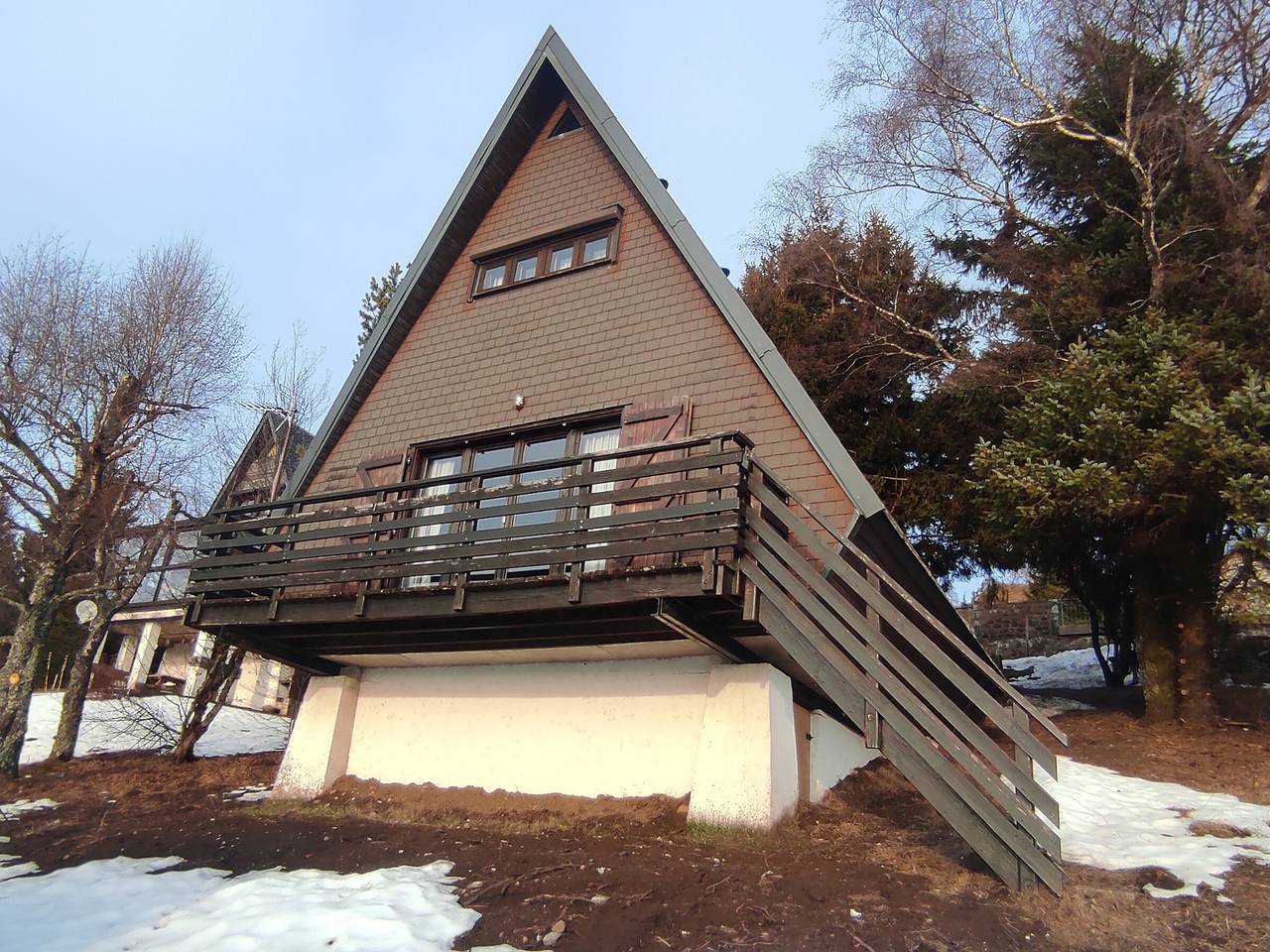 Berghütte mit Balkon, nahe Pisten und Zentrum in Super Besse, Besse-et-Saint-Anastaise