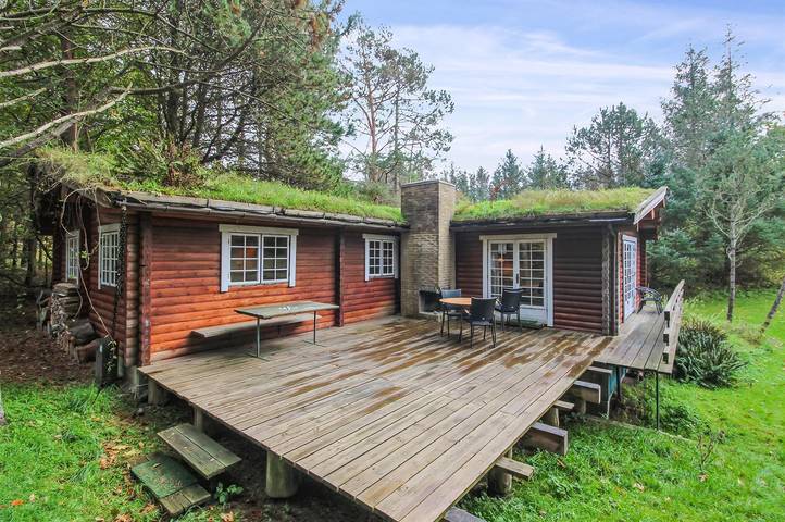 Ferieudlejning for 8 personer, med terrasse og sauna, husdyr tilladt i Skallerup Klit