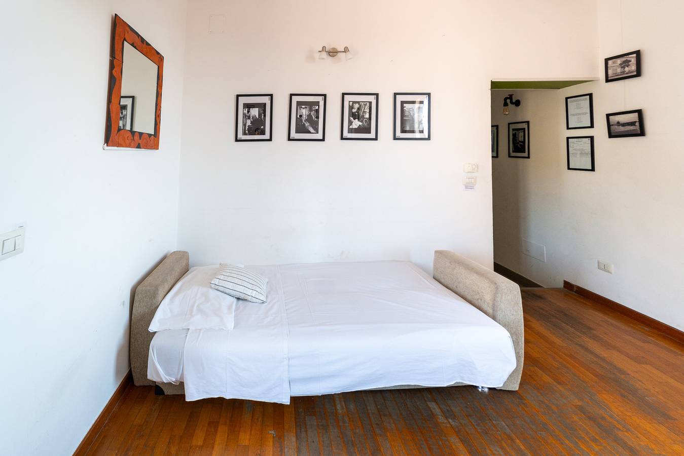 Entire apartment, Stylish in Spanish Quarter by Wonderful Italy in Naples, Naples Province