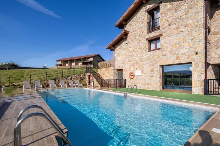 Ferienwohnung für 3 Personen, mit Ausblick und Pool sowie Garten - 1