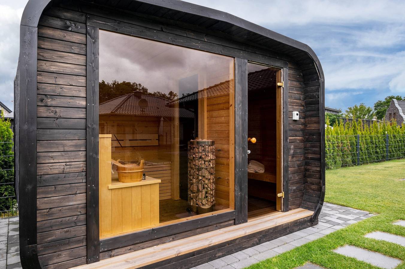Ferienhaus 'Ferienhaus Am See Mit Sauna' mit privater Terrasse, privatem Garten und Wi-Fi in Barßel, Nordseeküste