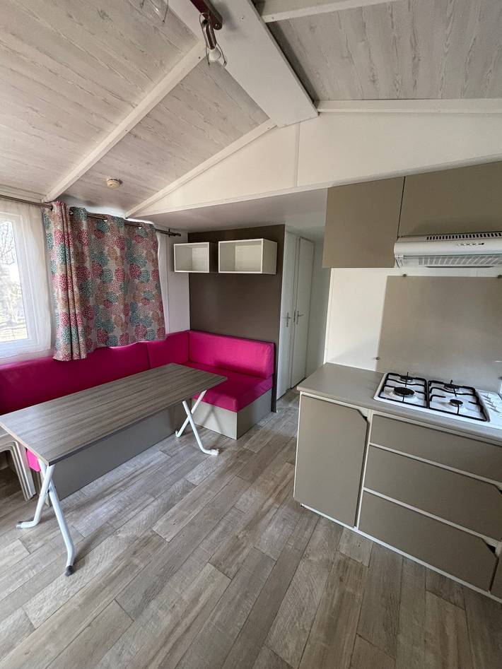 Camping pour 6 personnes, avec jardin et vue sur le lac dans le Luberon - 2