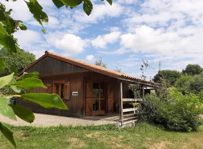Chalet pour 4 personnes, avec piscine ainsi que terrasse et jardin, animaux acceptés dans le Cantal - 2