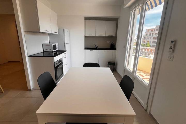 Gîte pour 4 personnes, avec balcon, adapté aux familles à Juan-les-Pins - 3