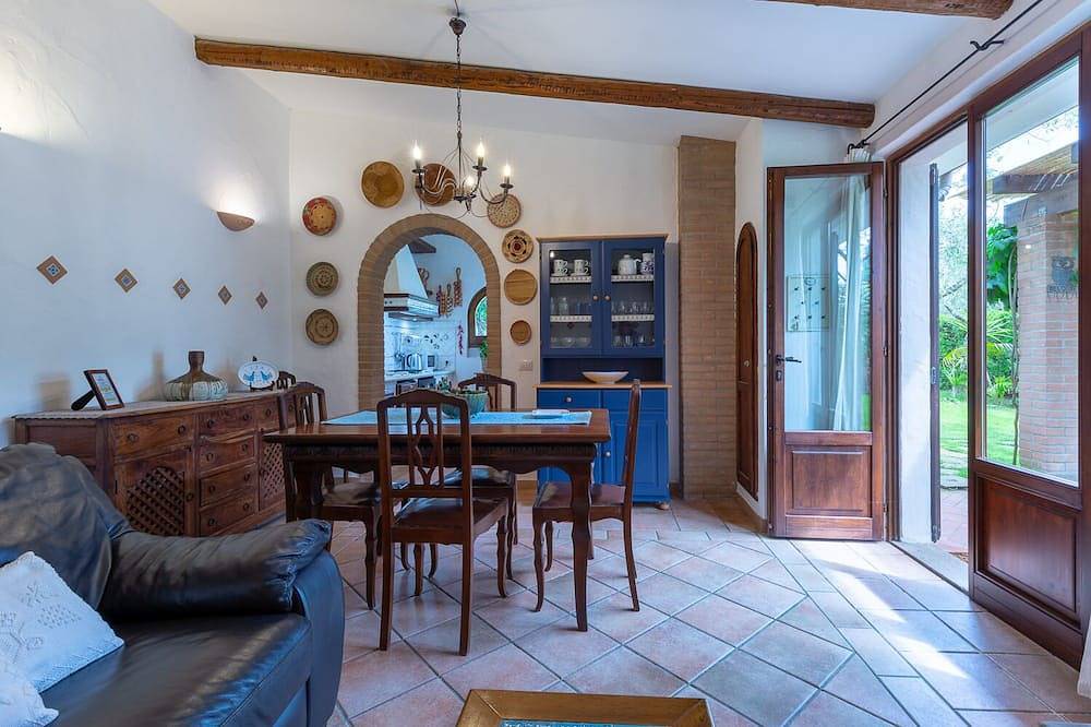 Villetta sotto gli ulivi in Pula Cagliari, Pula e dintorni