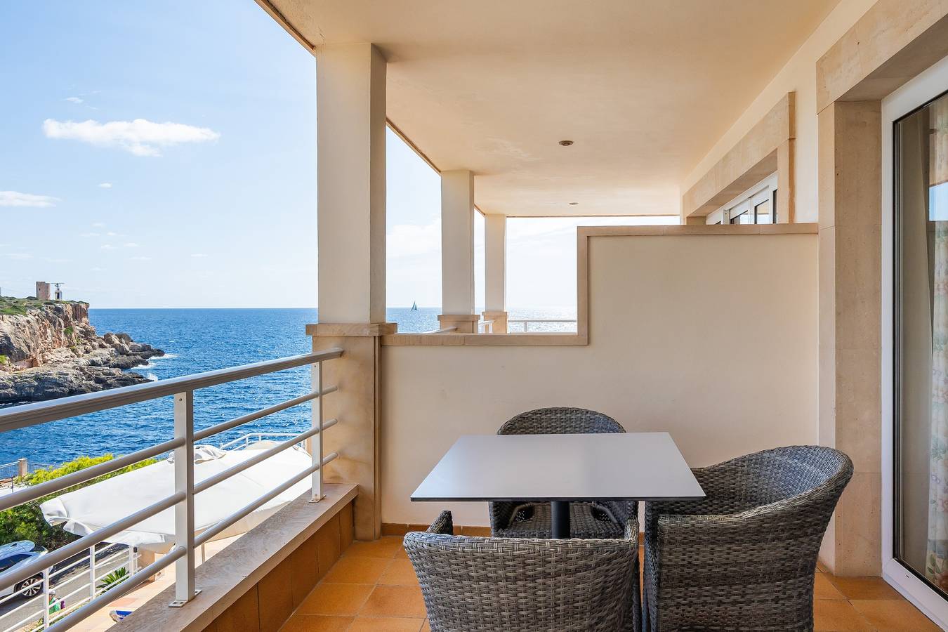 Entire apartment, Apartment 'Aptos Villa Sirena Vista Mar' with Shared Pool, Wi-Fi and Air Conditioning in Cala Figuera, Santanyí