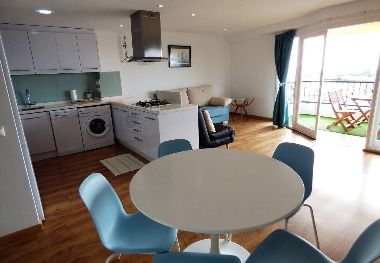 Apartamento entero, Apartamento 'Vistas Al Puerto' con vistas al mar, balcón y Wi-Fi in Villajoyosa, Costa Blanca