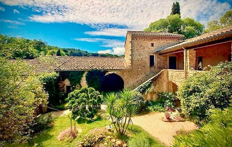 Location de vacances pour 2 personnes, avec jardin et terrasse à Sabran