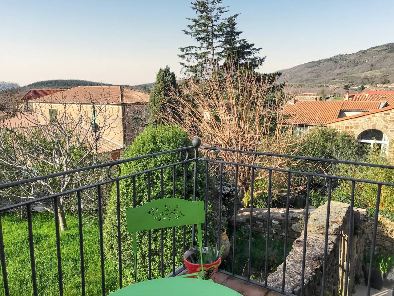 Maison chaleureuse à Saint-Privat, 80 m² avec cour. in Saint-Privat, Région de Lodève