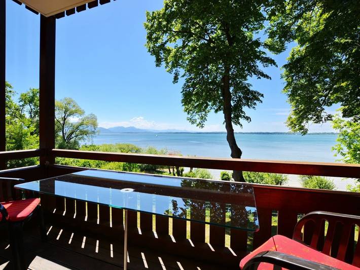 Ferienwohnung für 4 Personen, mit Balkon und Garten sowie Sauna und Seeblick am Chiemsee