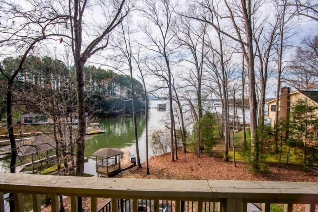 Hier kommt die Sonne: Wlan, Tischtennis & Billardtisch, Sandstrand, Paddelboot, im Hof eingezäunt, Haustiere erlaubt in Smith Mountain Lake