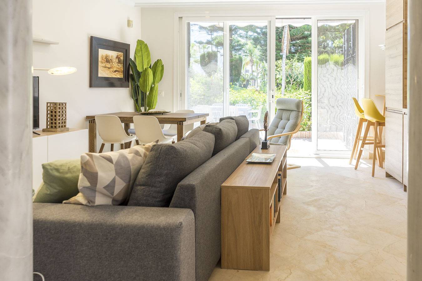 Entire apartment, Housing White Pearl Beach by Sharing Co in Marbella East, Marbella