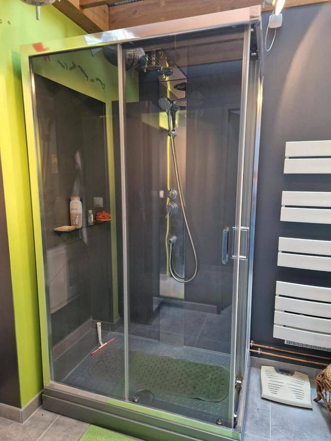 Appartement de vacances entier, Chambre spacieuse 30m2 in Pont-Audemer, Région de Bernay