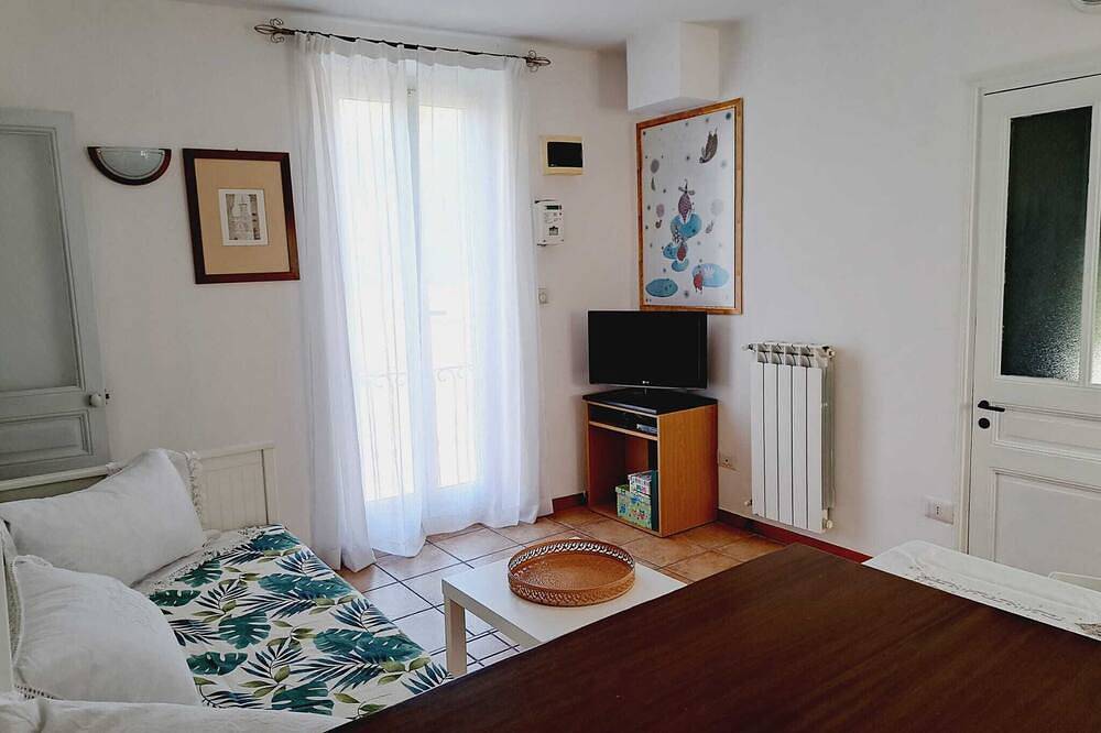 Miss Virginia 's Cottage & Garden, Parkplatz, Wi-Fi und Meer zu Fuß erreichbar in Porto Maurizio, Imperia