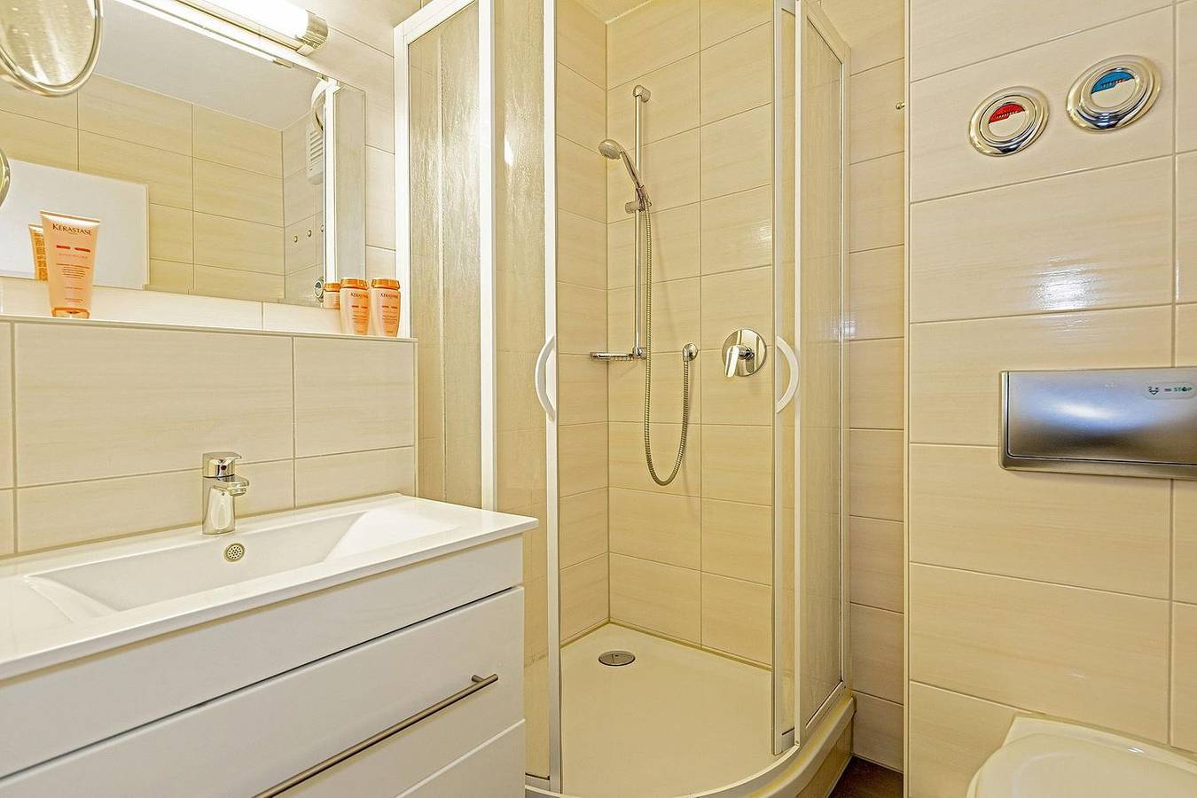 Appartement entier, Schöne Ferienwohnung in toller Lage an der Ostsee mit Terrasse und Gartenzugang in Seebad Heringsdorf, Heringsdorf