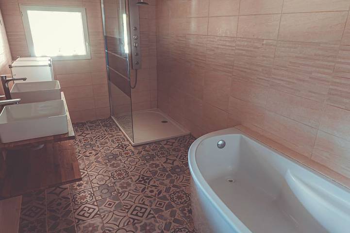 Location de vacances pour 5 personnes, avec terrasse ainsi que piscine et jardin à Payzac (Dordogne) - 4