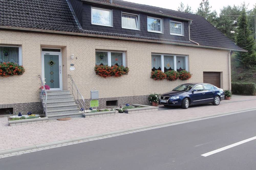 Ganze Wohnung, Ferienwohnung Resi Lux - 4-Bett-Ferienwohnung mit Balkon in Üxheim, Vulkaneifel