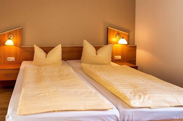 Ferienhaus für 3 Personen, mit Terrasse und Pool sowie Sauna in Plau am See - 2