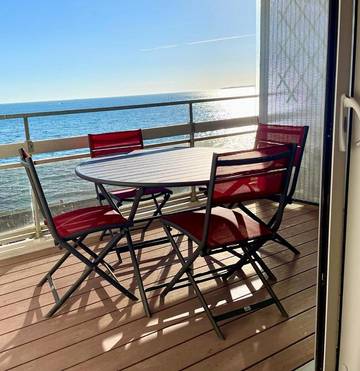 Gîte pour 2 personnes, avec balcon et vue dans Plage Bonne-Source