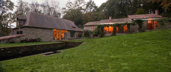 Gîte pour 8 personnes, avec vue ainsi que terrasse et jardin à Chalais (Aquitaine)