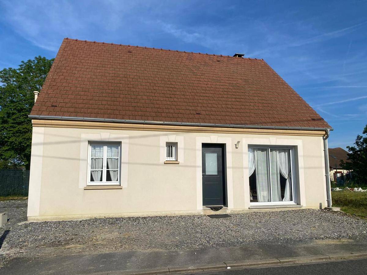 One-Bedroom House in Cuvilly, Oise