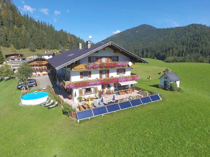 Ferienwohnung für 2 Personen, mit Terrasse und Garten sowie Pool in Thiersee