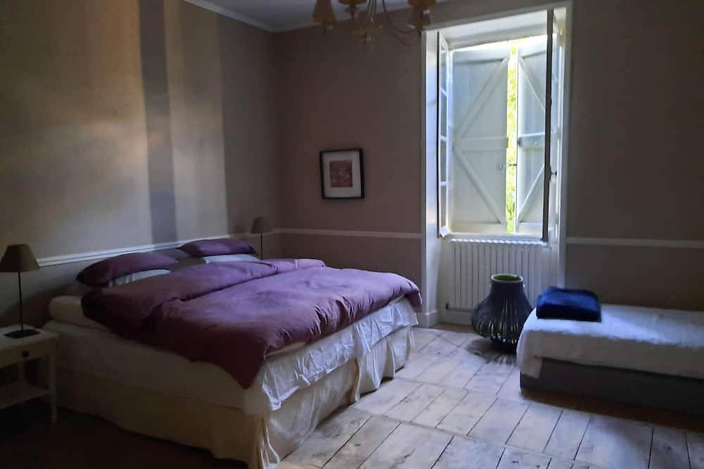 Large vacation home in the Lot in the heart of the Quercy regional park in Saint-Sulpice (Lot), Quercy