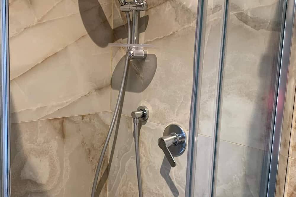 Entire apartment, Appartamento Vista Mare con Spiaggia in Santa Marinella, Rome Province