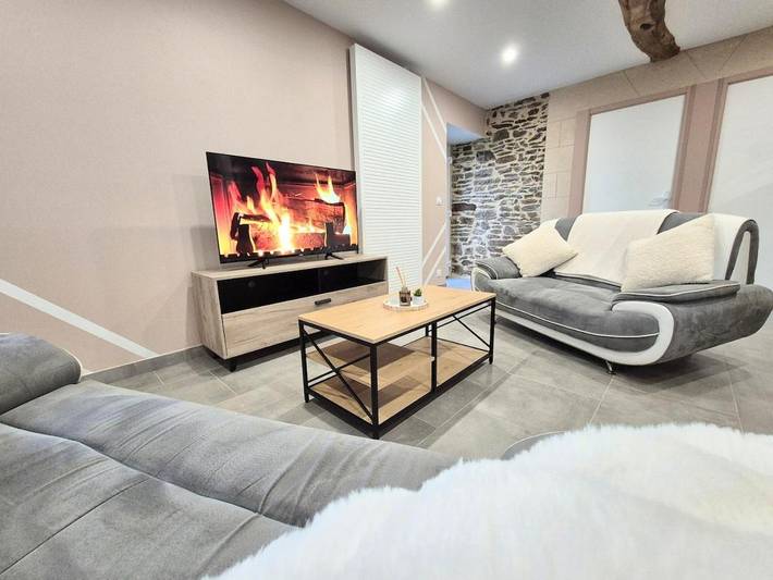 Location de vacances pour 8 personnes, avec vue ainsi que jardin et terrasse à Pont-d'Ouilly - 2