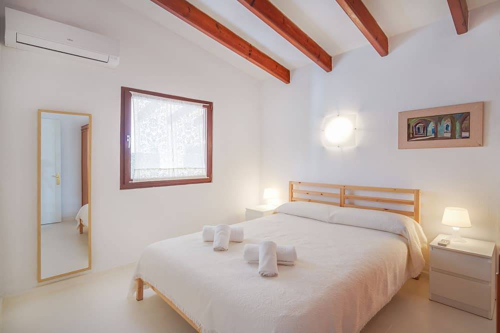 Aure, Villa with pool and air conditioning! in Cala en Bosc, Ciutadella