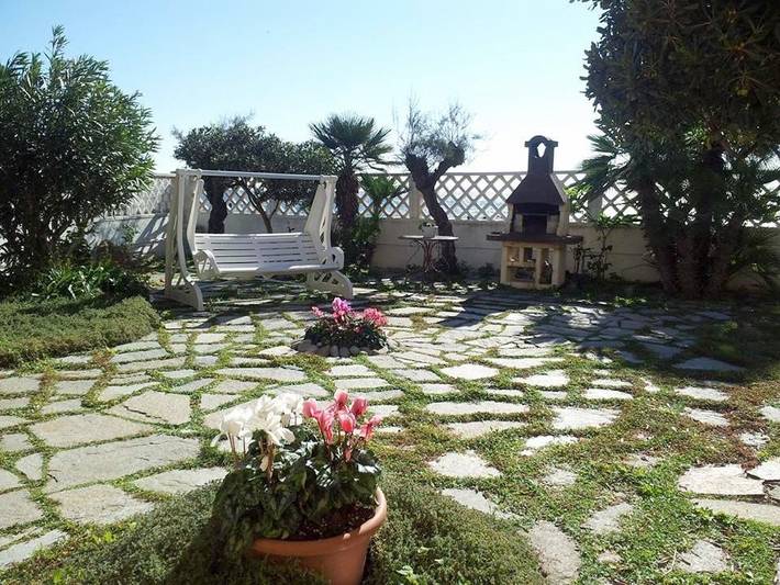 B&b per 2 persone, con Balcone e Terrazza nonché Panorama in Provincia di Imperia