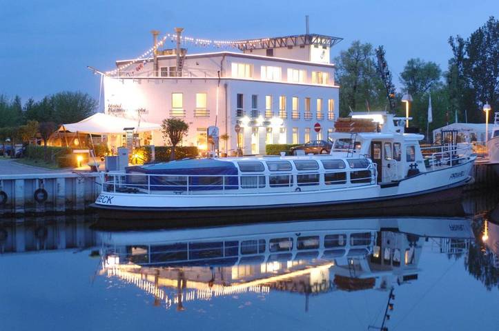 Hotel für 3 Personen, mit Terrasse und Whirlpool sowie Sauna und Ausblick in Ueckermünde