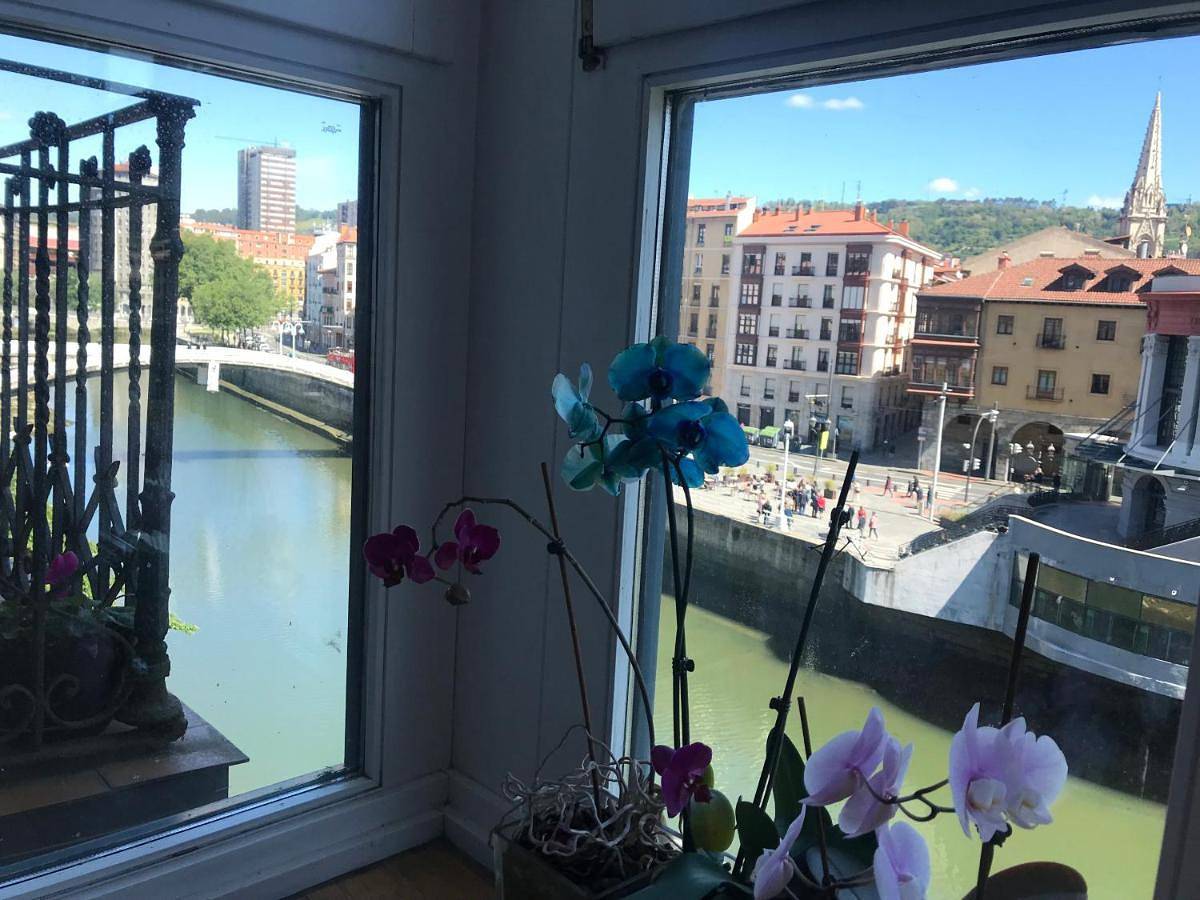 Entire apartment, Old Town & River (Casco Viejo Bilbao) E-Bi 1138 in Ibaiondo, Bilbao