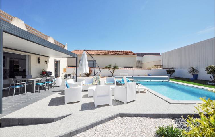194 m² Apt avec piscine, parking et climatisation - 1,5 km de la plage in Canet-en-Roussillon, Côte d'Améthyste