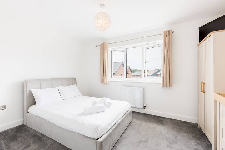 Spacious, Family Home Near Warwick Castle & L Spa - Pass the Keys in Warwick, Warwickshire