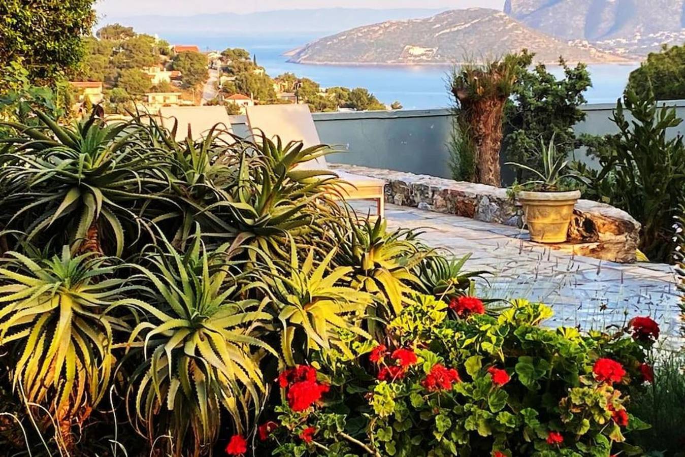 Villa-Agave, by the sea in Porto-Rafti outside Ath in Porto Rafti, Markopoulo-Mesogaia