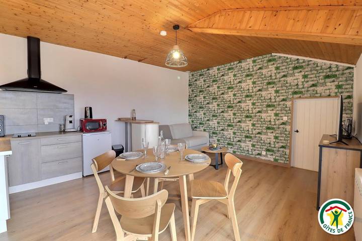Gîte pour 4 personnes, avec jardin, animaux acceptés à Barbières