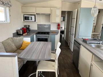 Camping pour 7 personnes, avec jacuzzi ainsi que piscine et terrasse, animaux acceptés à Vias
