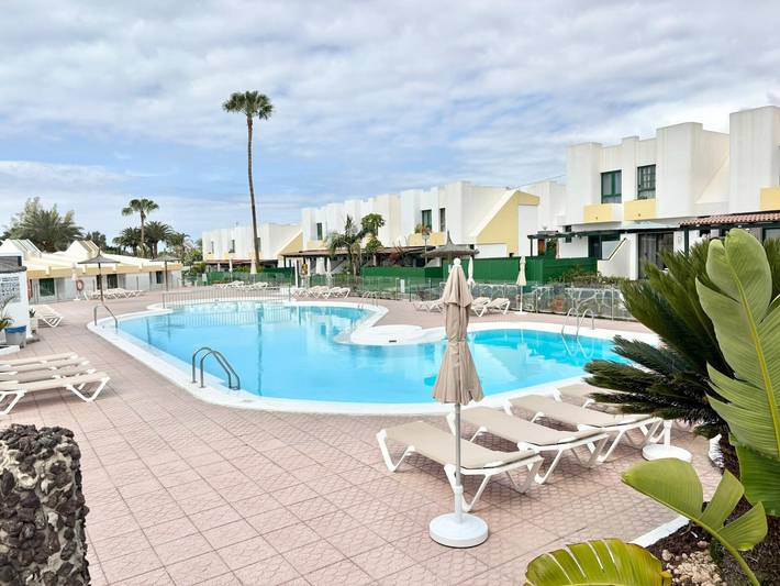 Gîte pour 3 personnes, avec piscine ainsi que jardin et terrasse