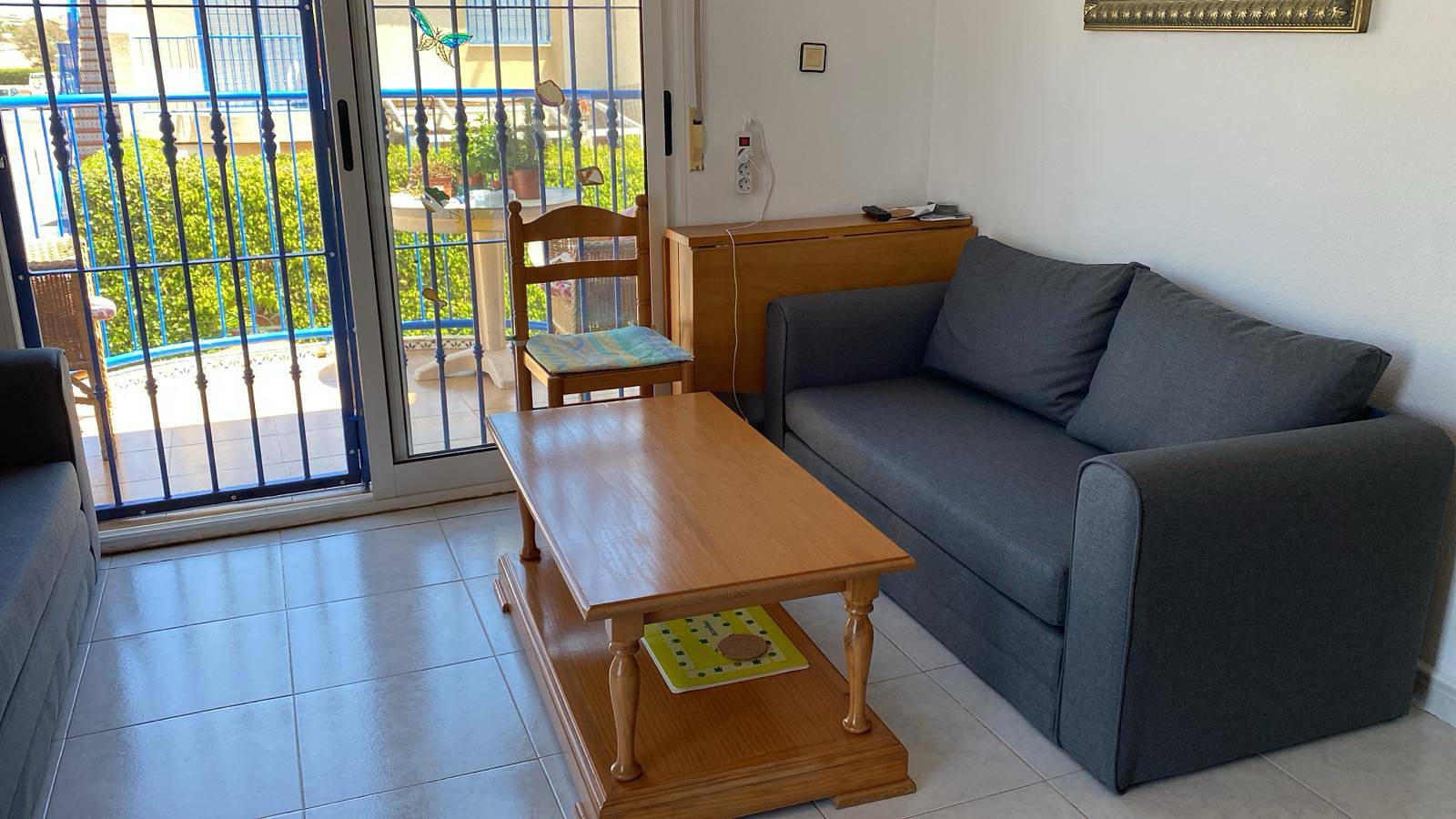 Entire apartment, Apartment 'Jardin Del Mar Paraje Natural' with Lake View, Shared Pool and Air Conditioning in Torrevieja, Costa Blanca