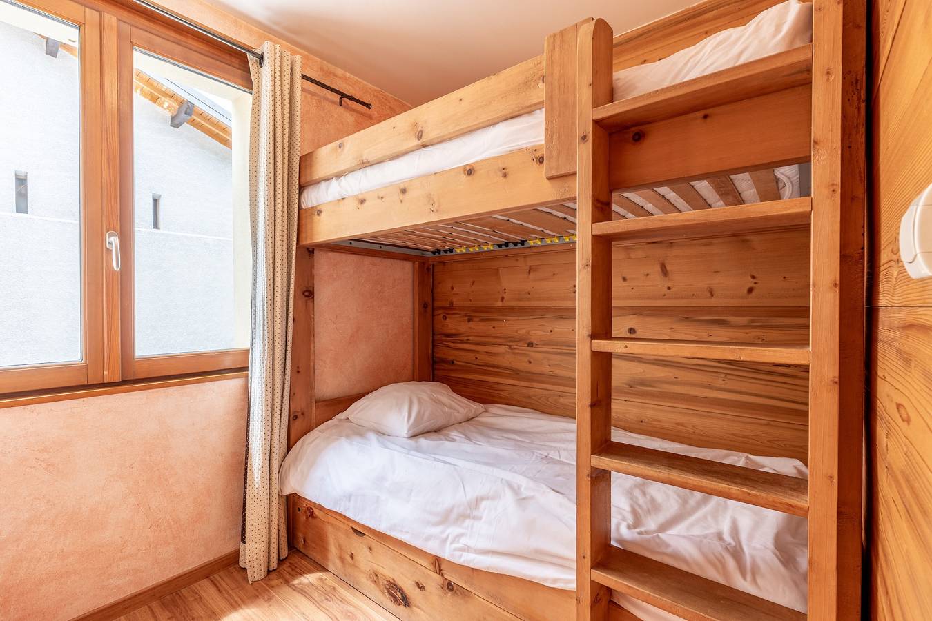 Ganze Wohnung, Ferienwohnung 'Savine' mit Bergblick, Balkon und Wi-Fi in Lanslebourg-Mont-Cenis, Region Saint-Jean-de-Maurienne