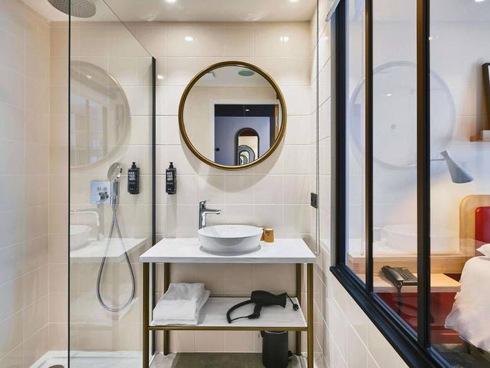 Hôtel pour 4 personnes, avec jardin et piscine, animaux acceptés