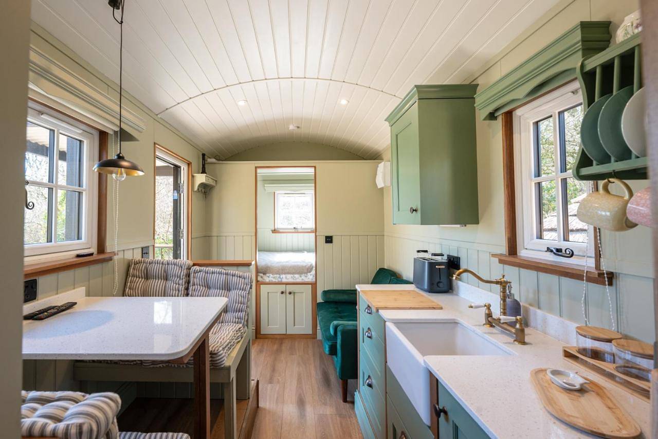 Willows Nest Cosy Shepherds Hut Near Swanage in Dorset