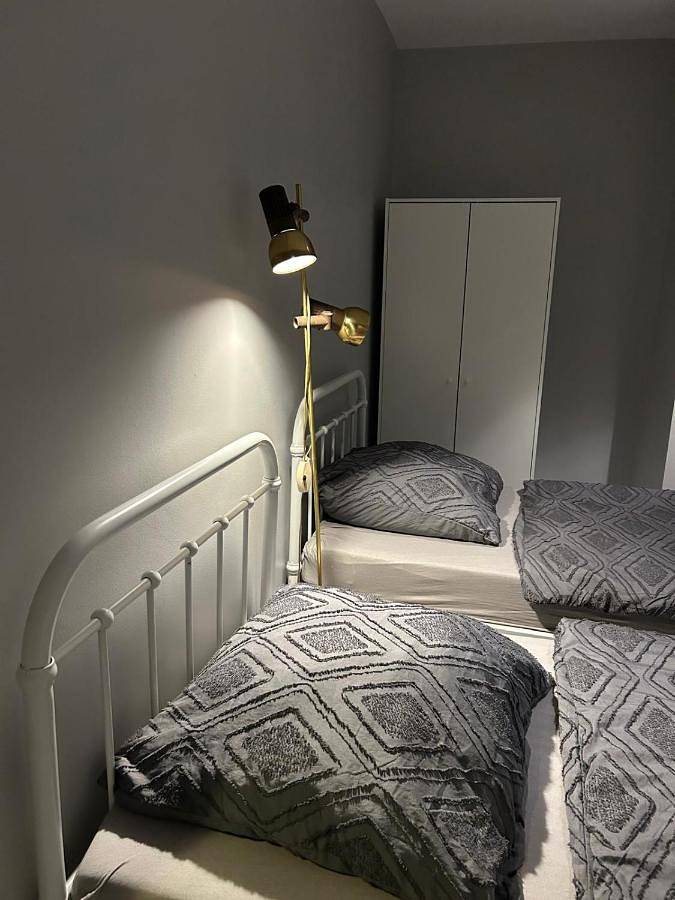 Ferienwohnung für 3 Personen, mit Balkon und Ausblick in Neukölln Berlin