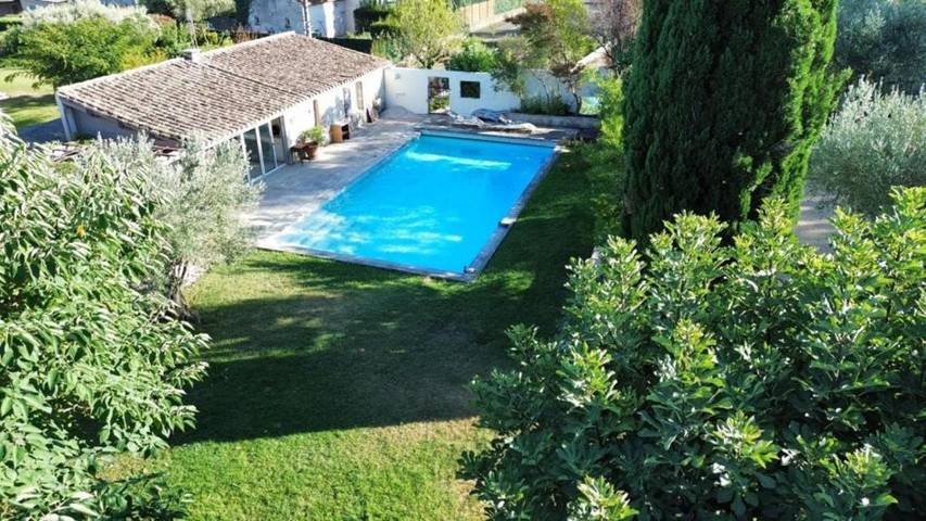 Gîte pour 2 personnes, avec vue ainsi que piscine et jardin, animaux acceptés à Meynes - 4