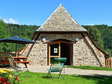 Gîte pour 5 personnes, avec terrasse à Taussac